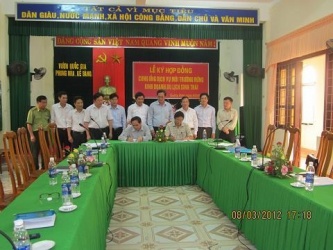 Management Board Phong Nha - Ke Bang and Truong Thinh Group in  the signing of the " forest environment  service contract"